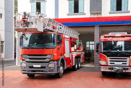 Tender fire and rescue vehicles are used to carry out rescue operations and extinguish fires in case of natural disasters, hydraulic platform, duty fire truck at the fire station. China