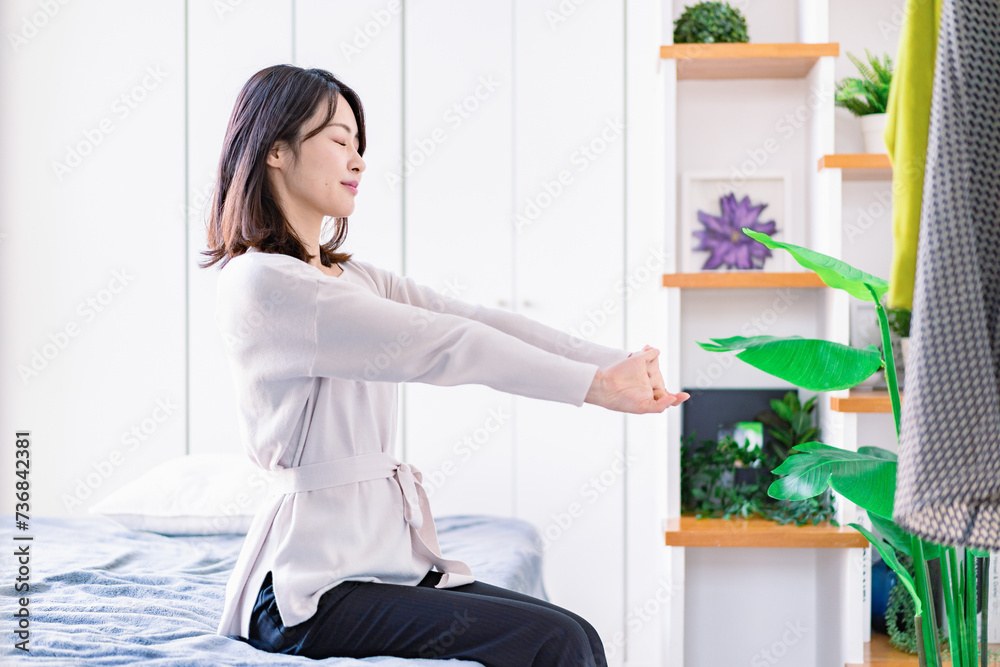 一人暮らしをする若い女性 一人暮らしをする若い女性