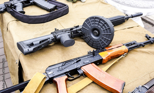 Bild auf Leinwand Russian Kalashnikov assault rifle with a drum magazine, AK-74 assault rifle
