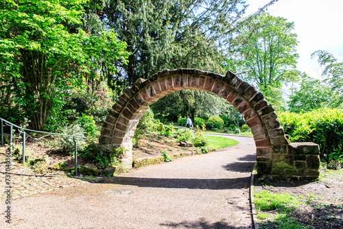 Canvas Print A Peaceful Stroll Through Grosvenor Park Archway