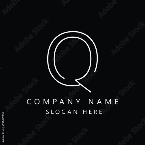 Minimal letter logo Q font. Hand-drawn alphabet, line art letters for calligraphic typography. Decorative linear lettering vector sont, creative letter line illustration