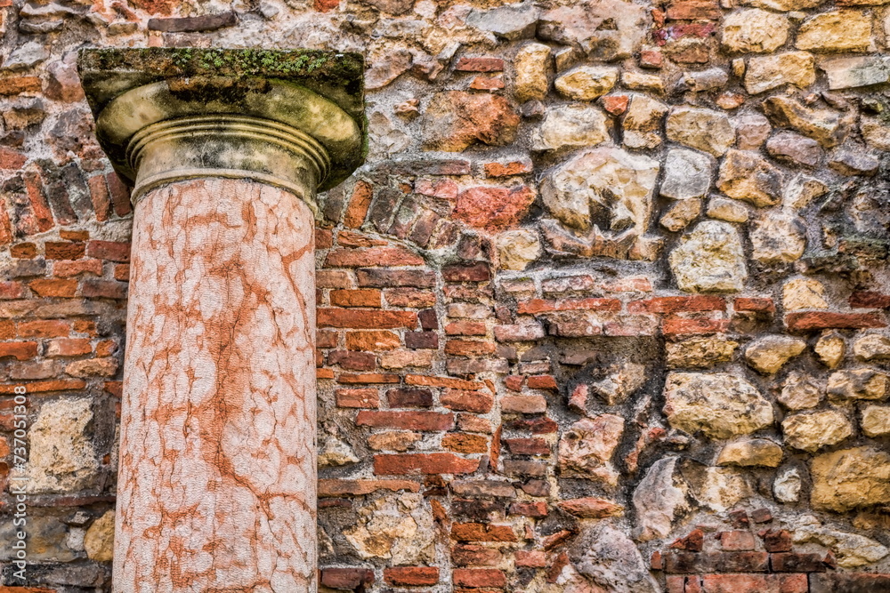 dorische säule am teatro olimpico in vicenza, italien