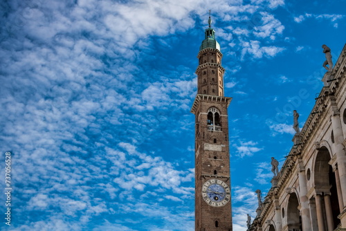 Obraz na płótnie vicenza, italien - glockenturm und basilica palladiana w salonie