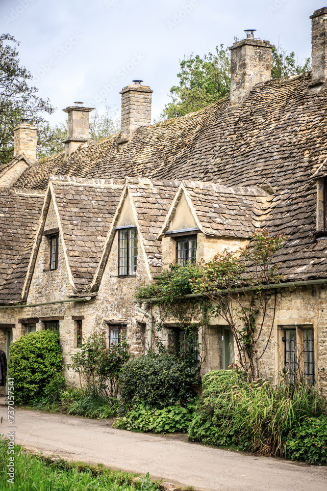 Historic Arlington Row: A Glimpse into Cotswolds’ Past