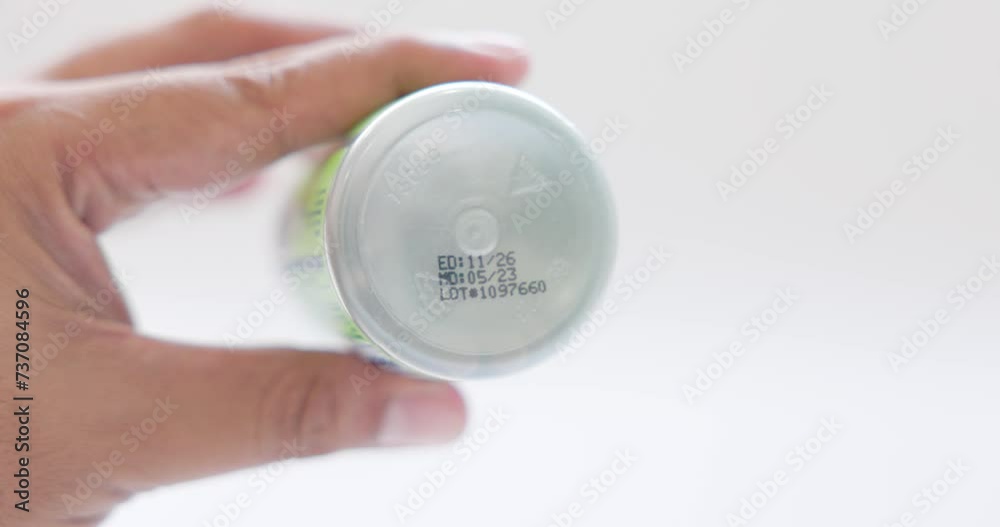 Vidéo Stock Closeup of Medicine or vitamin bottle with production date and expiration date