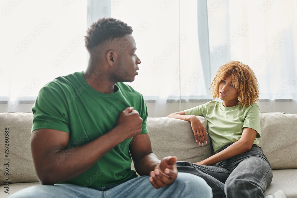 Obraz premium serious conversation between an african american couple, misunderstanding and disagreement