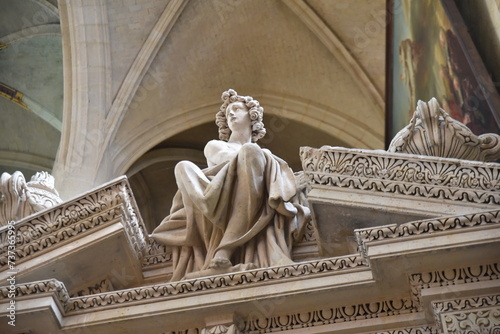 Statue à l'église Saint-Etienne-du-Mont à Paris. France