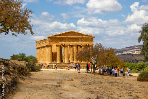Ruinas de Akragas, Agrigento, Sicilia. Templo de la Concordia photo