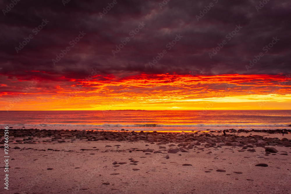Fototapeta premium Midnight sun on the horizon of the Norwegian Sea, sunset in the Lofoten Islands, Norway