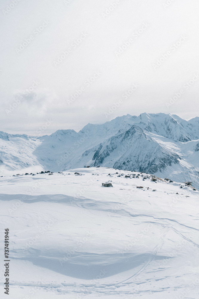 Berge mit Schnee