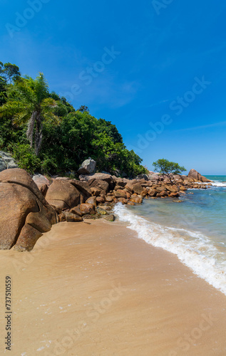 rochas da praia Grande cidade de Governador Celso Ramos Santa Catarina Brasil praia Caravelas