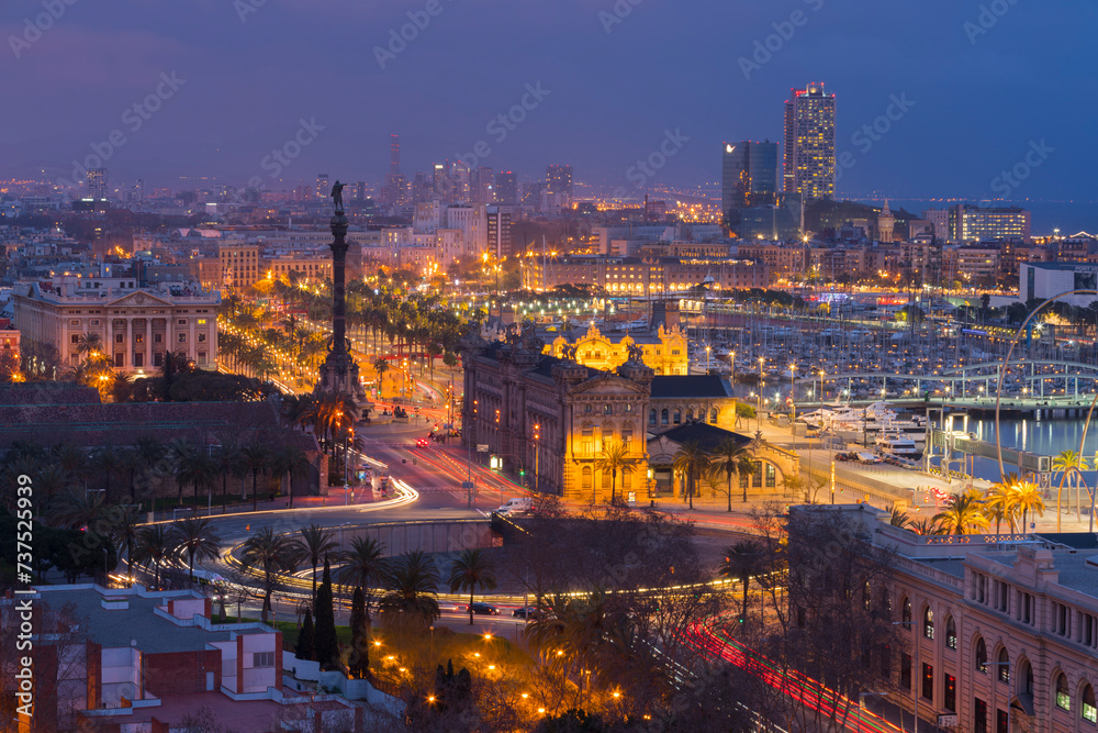 Stadtansicht vom Montjuic, Dämmerung, Columbus Statue, Barcelona; Katalonien; Spanien