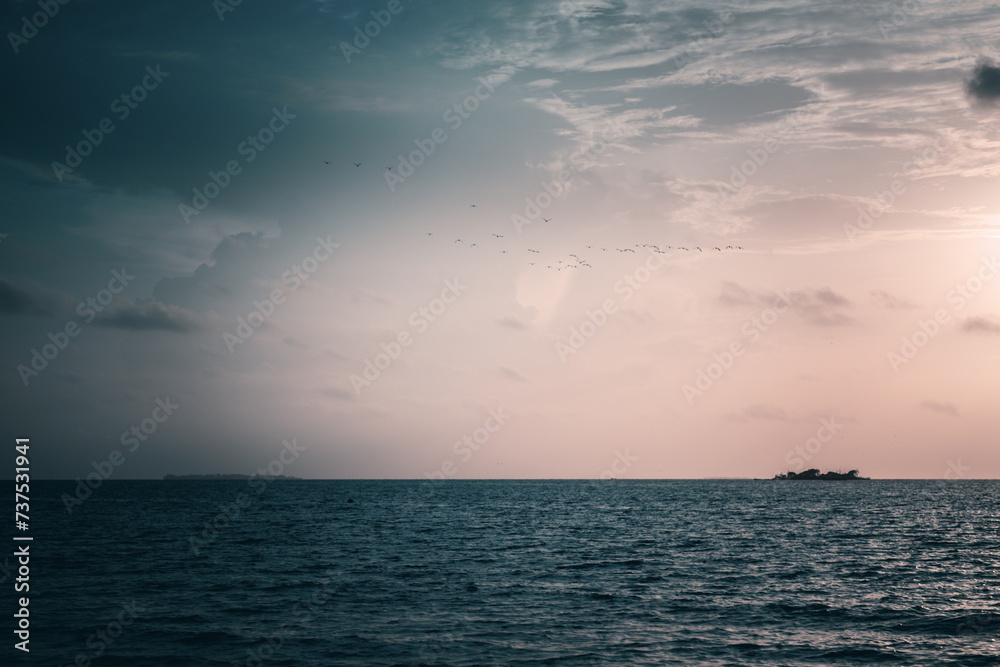 Obraz premium sunset in the sea