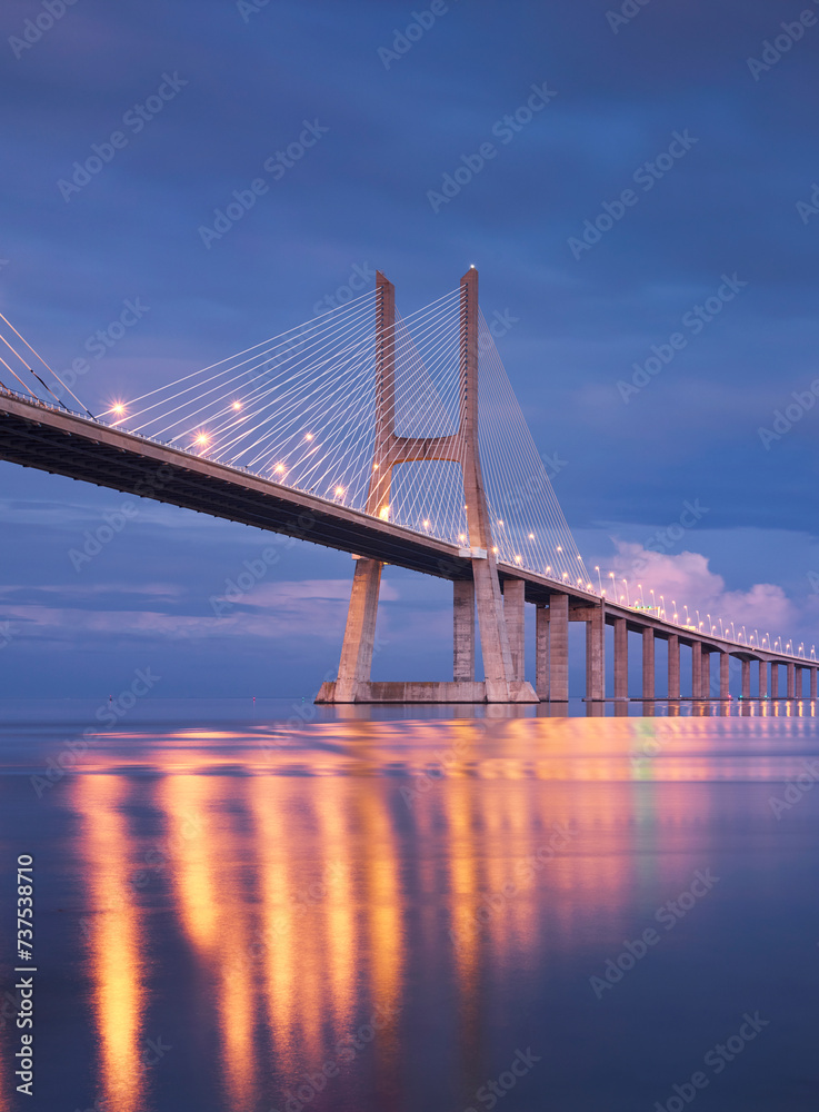 Fototapeta premium Vasco da Gama Brücke, Lissabon, Portugal