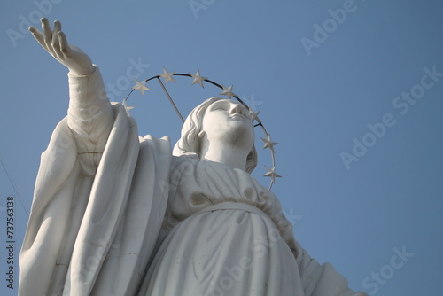 statue of saint mary