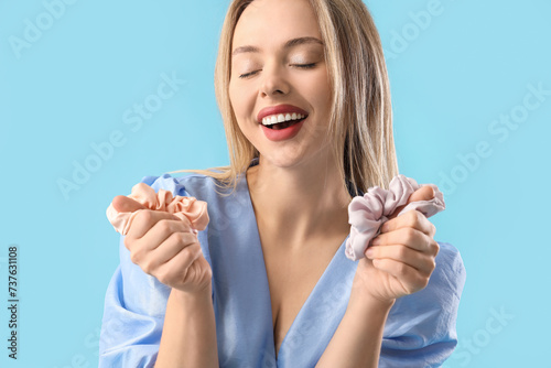 Young blonde woman with scr...