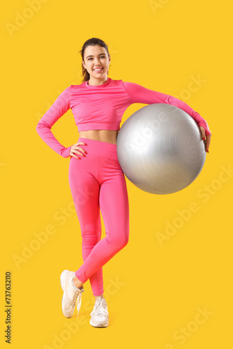 Young woman in sportswear w...