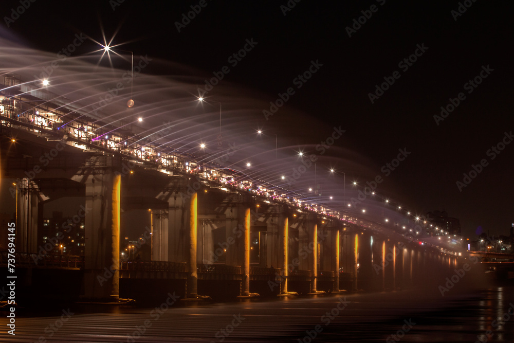 View of the rainbow fountain at Banpo Bridge in the night