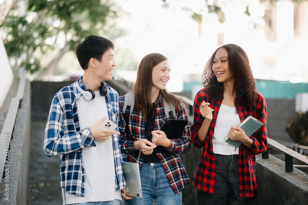 Fotografie Young people are spending time together