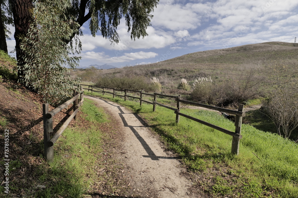 Fototapeta premium Hiking trail in the California Hills.