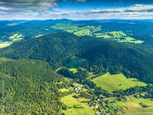 Fototapeta Naklejka Na Ścianę i Meble -  Lot nad Kamianną wczesną jesienią. Piękny widok.