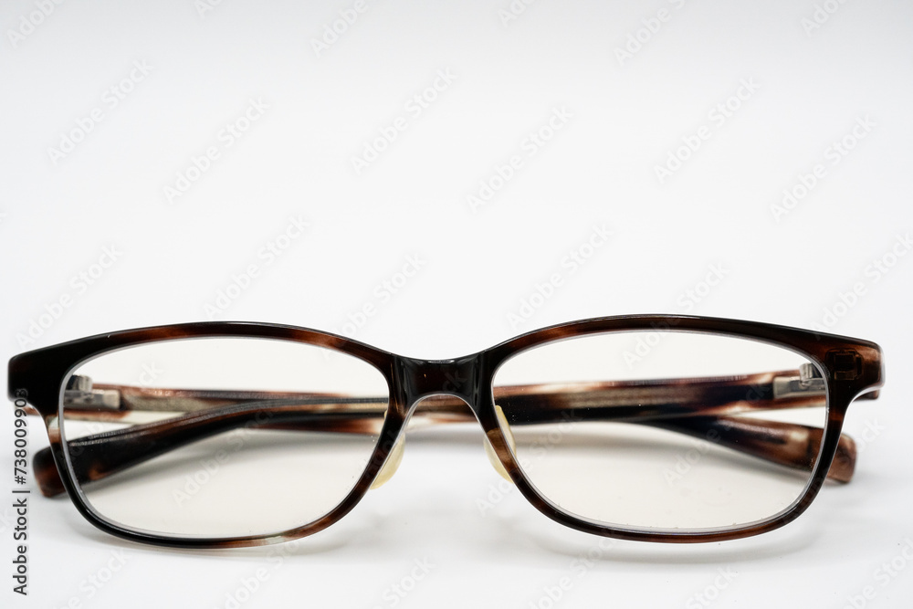 茶色のメガネ