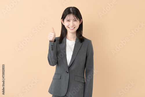 頑張る女性会社員