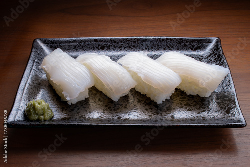 写真素材：鮨 握り寿司 イカ 真いか 甲いか 俯瞰 