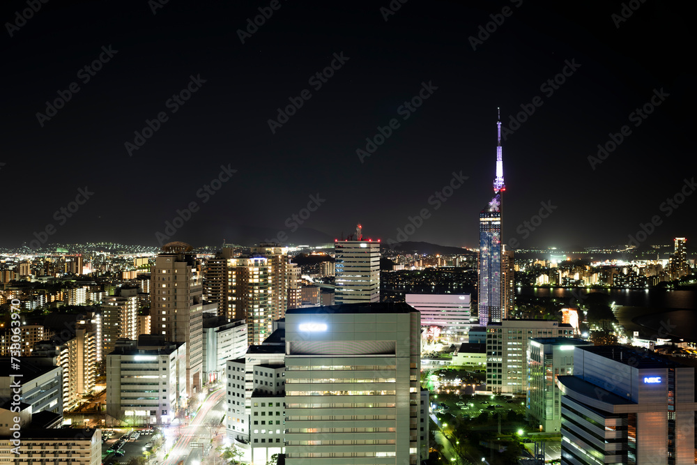 Fototapeta premium ライトアップされた福岡タワー