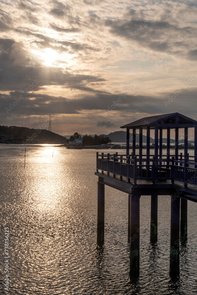 Obraz premium View of the bridge at the seaside during sunset