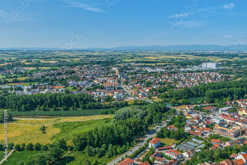 Landau im Isartal in Ostbayern, Blick zur neueren, unteren Stadt