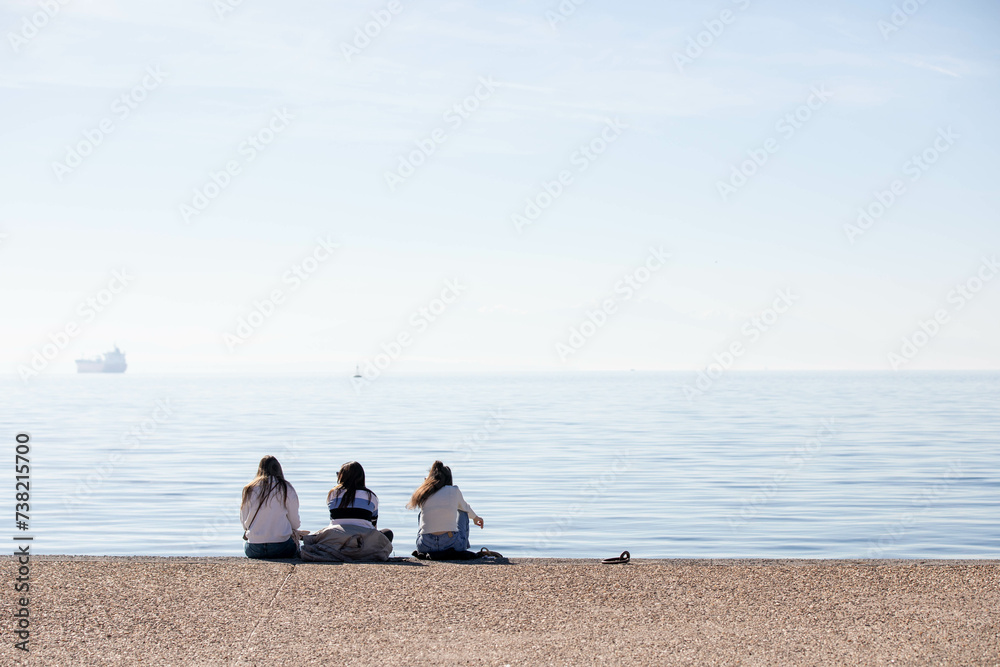 Drei Freunde am Meer