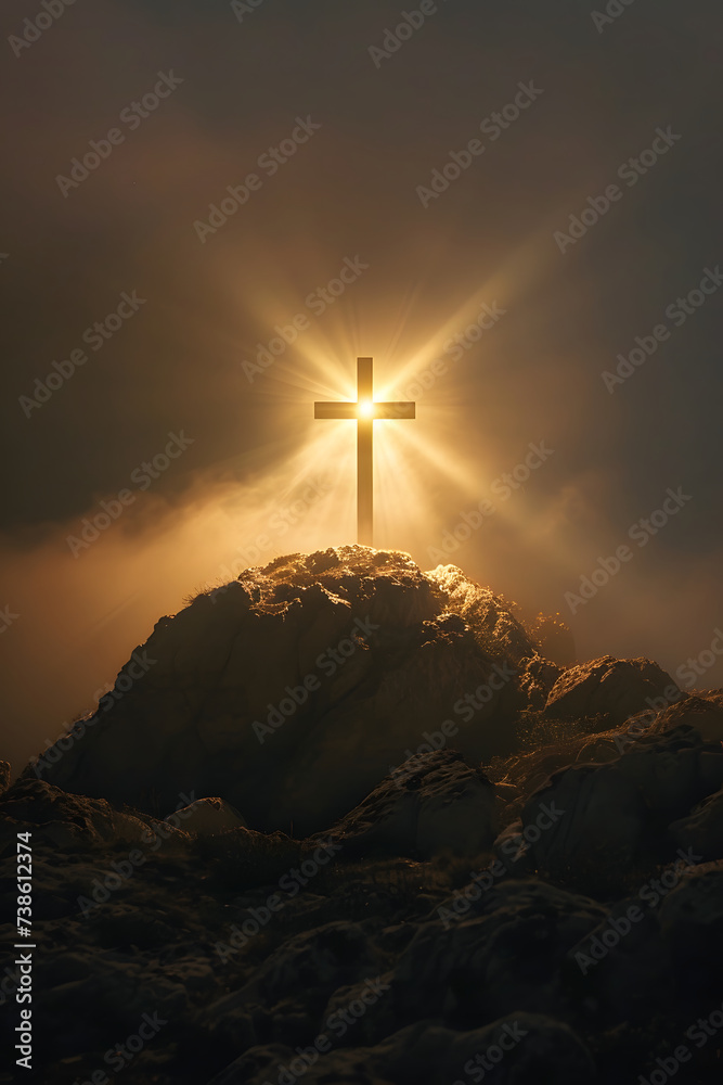 Obraz premium Göttliches Licht: Leuchtendes christliches Kreuz auf dem Gipfel eines Berges