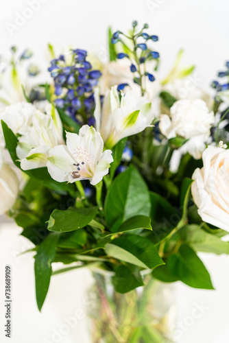 Elegant White Rose Bouquet Adorns a Beautiful Vase