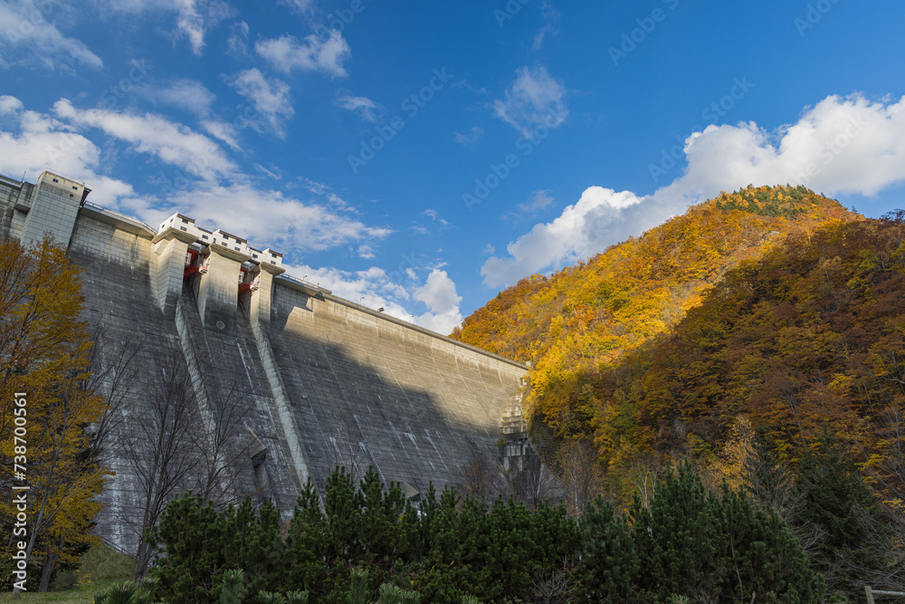 日本　北海道札幌市南区定山渓の定山渓ダムと紅葉