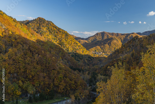日本 北海道札幌市南区定山渓の定山渓ダムからの風景と紅葉