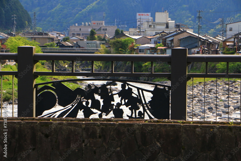 川