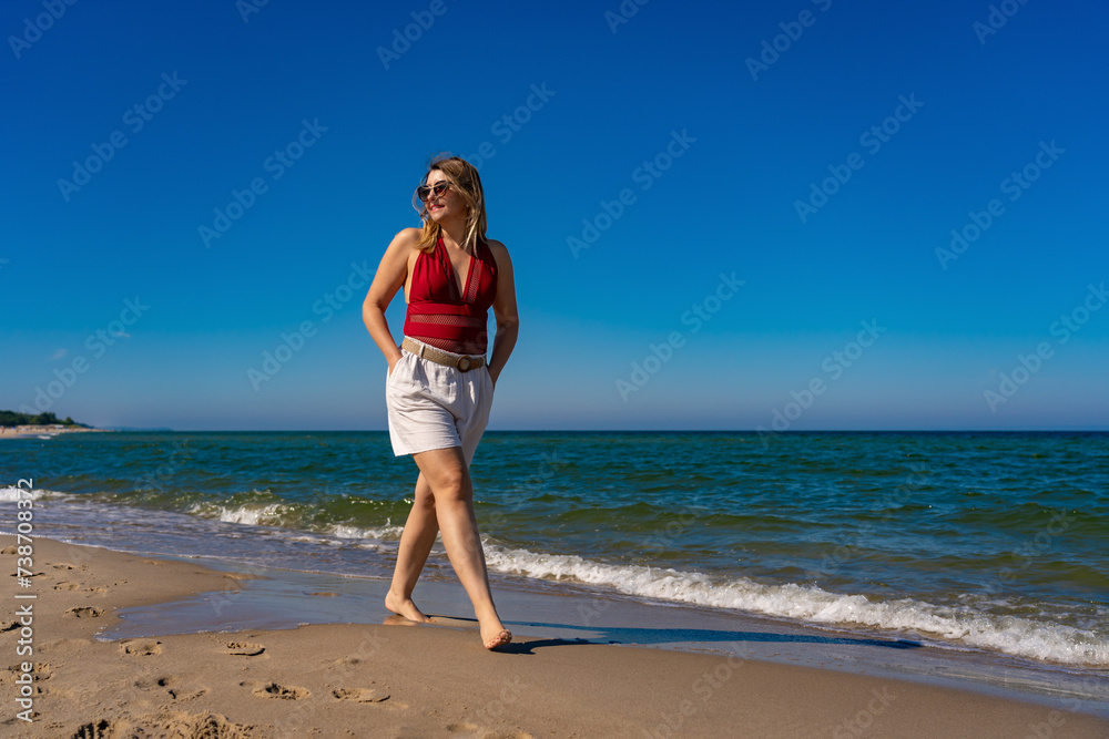 Beautiful mid adult woman walking on sunny beach
Beautiful mid adult woman walking on sunny beach