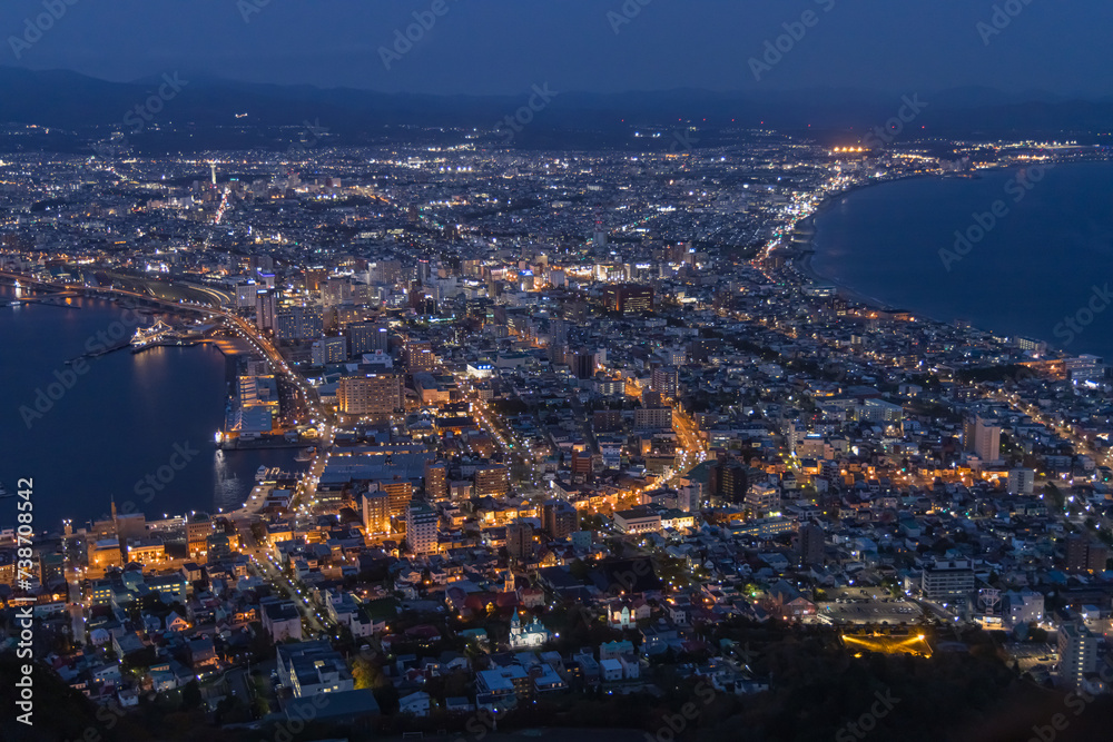 日本　北海道函館市にある函館山展望台から見える市街地の夜景と津軽海峡