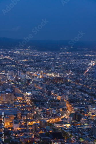 日本　北海道函館市にある函館山展望台から見える市街地の夜景 © pespiero
