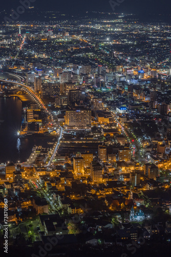 日本 北海道函館市にある函館山展望台から見える市街地の夜景と函館港