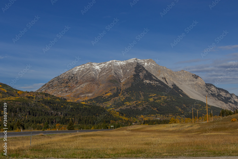 Fototapeta premium Crowsnest Ridge, Municipality of Crowsnest, Alberta, Canada