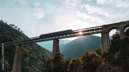 Le pont Eiffel en Corse avec le train 
