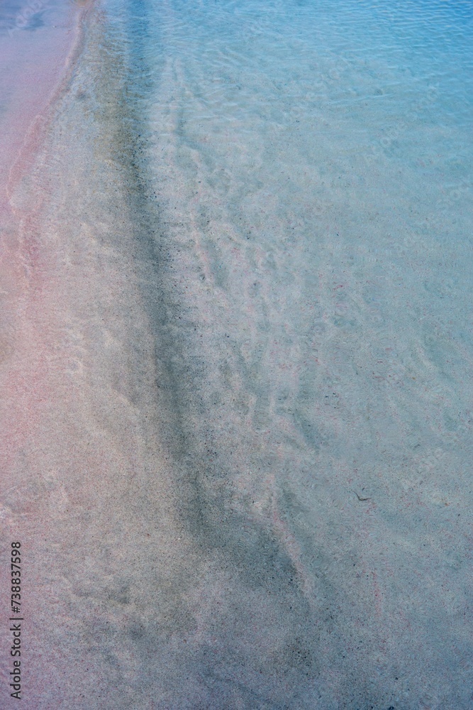 Rosafarbener Sand am Balos Beach auf Kreta
