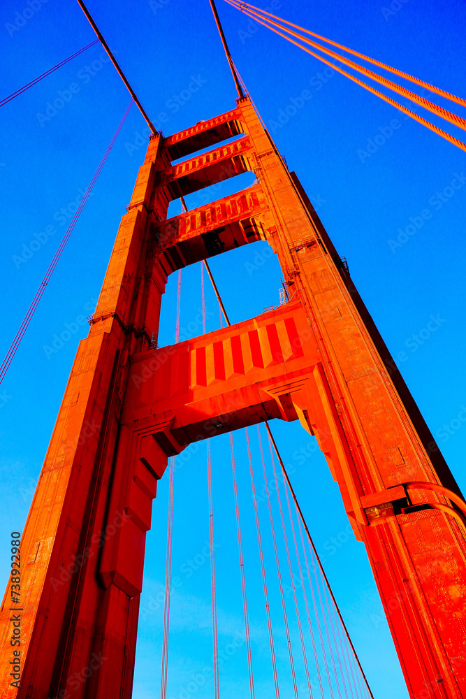 Obraz premium San Francisco, CA, USA: 01 17 2024: The iron structure of Golden bridge and cord