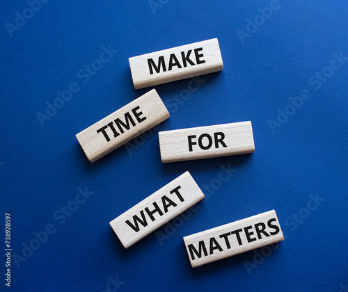 Important thing symbol. Wooden blocks with words Make time for what matters. Businessman hand. Beautiful deep blue background. Business and important thing concept. Copy space.