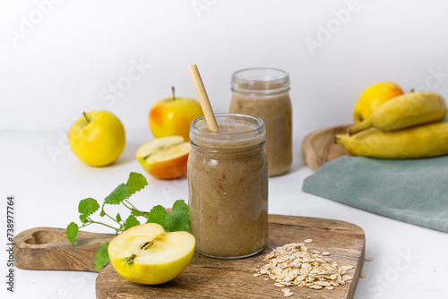 Banana-apple smoothie with oatmeal and honey.