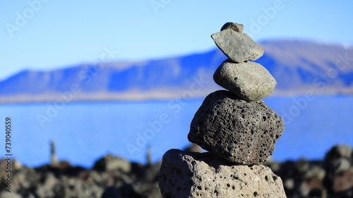 Canvas Print stone on the lake