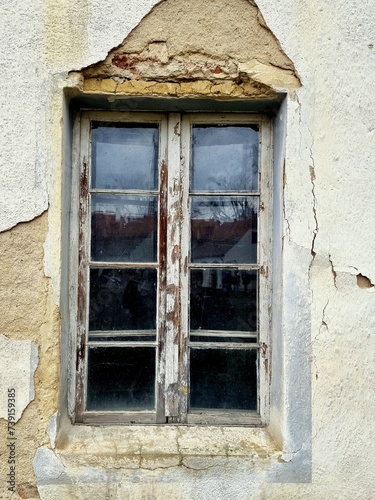 Old Polish window © Konrad_elx