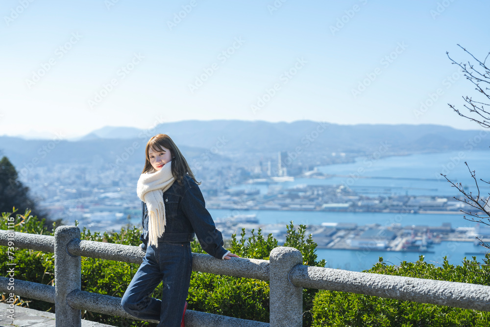 旅行する女性 旅行する女性